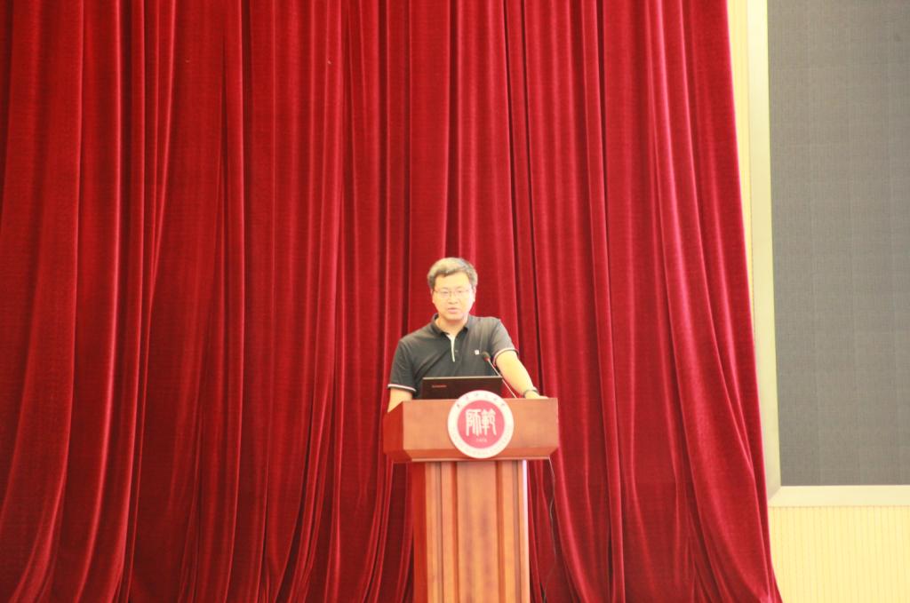 张昆林副研究员作报告